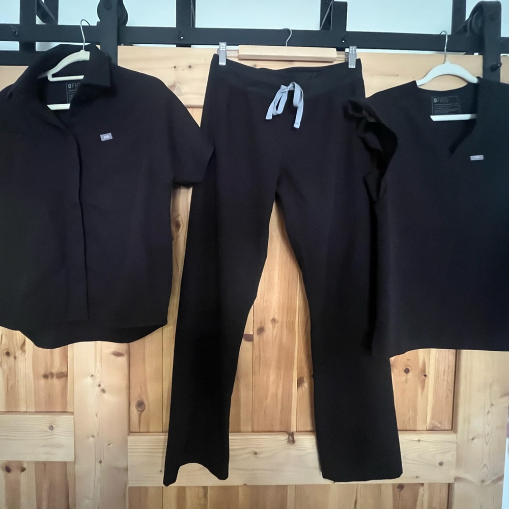 BLACK SCRUBS BUNDLE!!